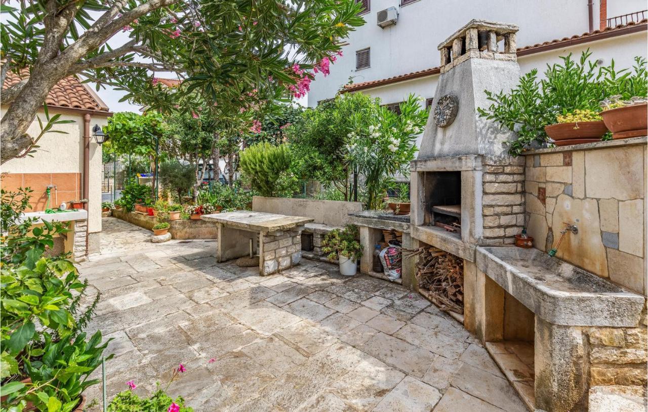 2 Bedroom Stunning Apartment In Ρόβινι Εξωτερικό φωτογραφία