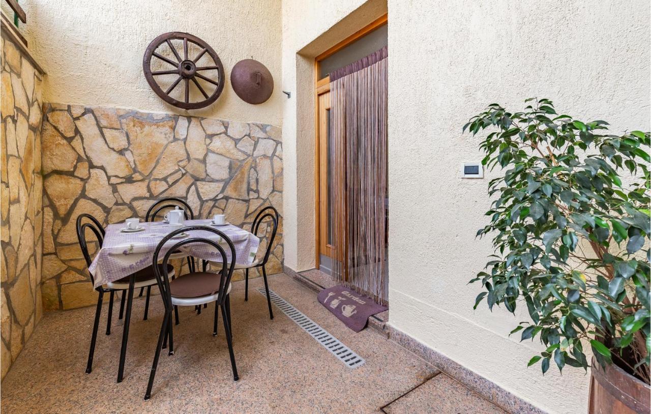 2 Bedroom Stunning Apartment In Ρόβινι Εξωτερικό φωτογραφία