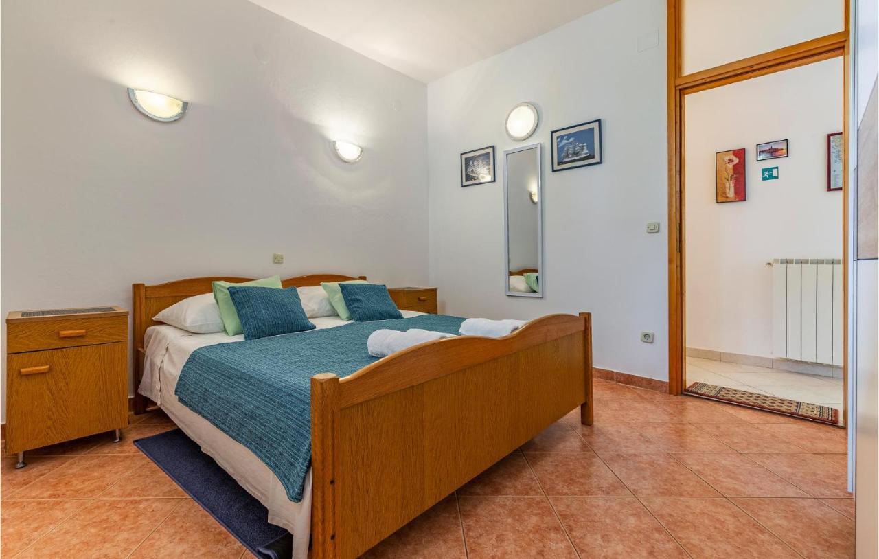 2 Bedroom Stunning Apartment In Ρόβινι Εξωτερικό φωτογραφία